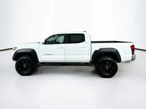 More photos of 2019 Toyota Tacoma SR5 at Unicars Honda, CA