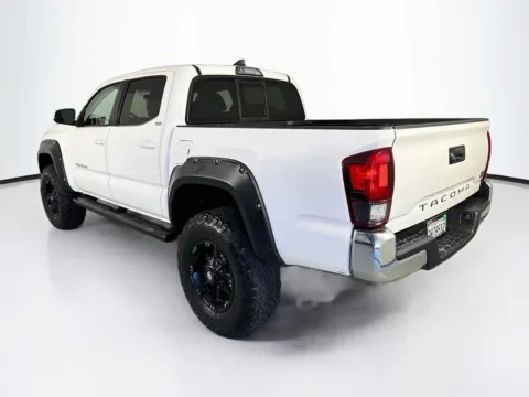 More photos of 2019 Toyota Tacoma SR5 at Unicars Honda, CA