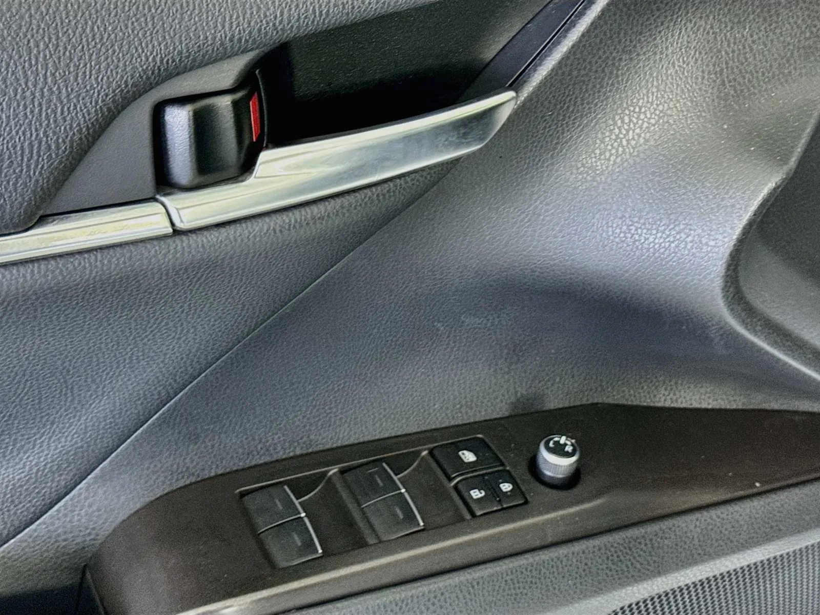 Toyota Camry photo 18