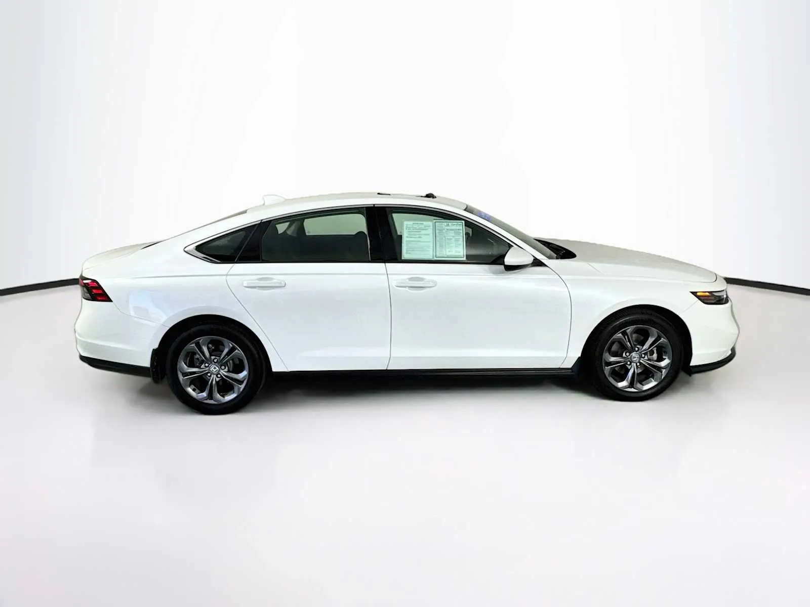 Honda Accord photo 8