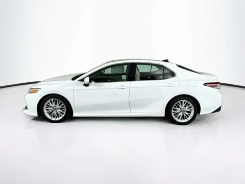 More photos of 2018 Toyota Camry XLE V6 at Unicars Honda, CA