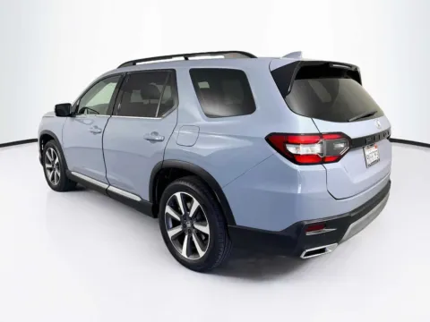 More photos of 2024 Honda Pilot Touring at Unicars Honda, CA