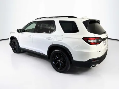 More photos of 2025 Honda Pilot Black Edition at Unicars Honda, CA