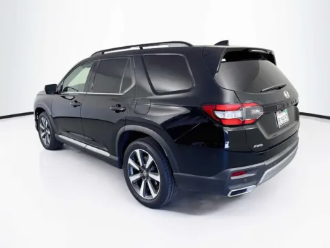 More photos of 2024 Honda Pilot Touring at Unicars Honda, CA