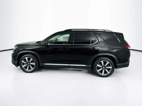 More photos of 2024 Honda Pilot Touring at Unicars Honda, CA