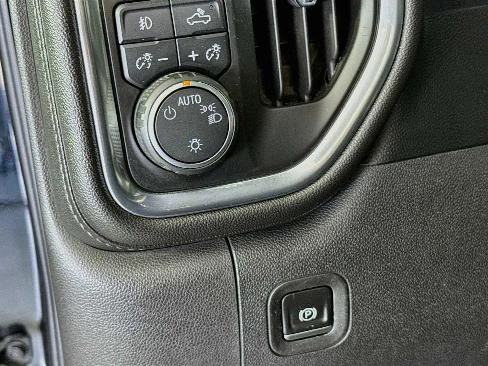 Chevrolet Silverado photo 10