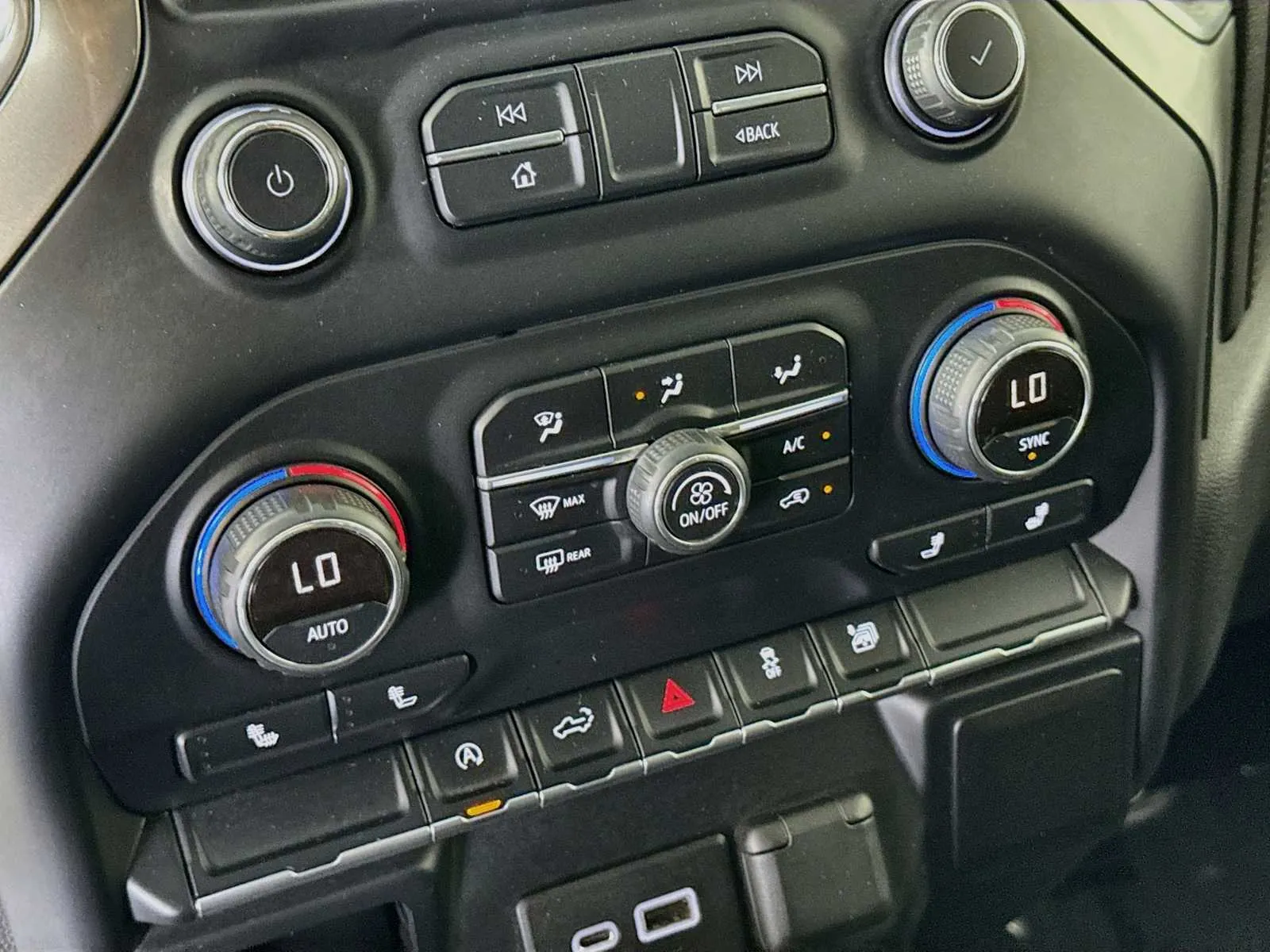 Chevrolet Silverado photo 16