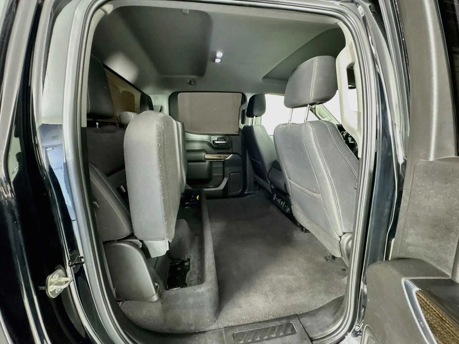 Chevrolet Silverado photo 35