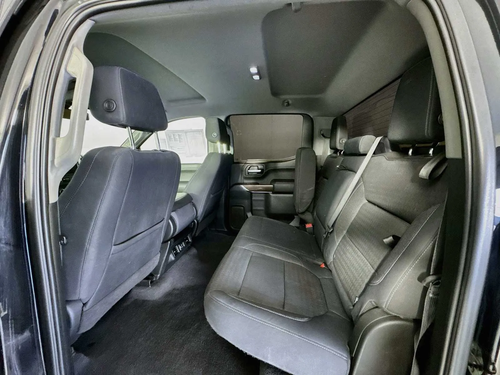 Chevrolet Silverado photo 24