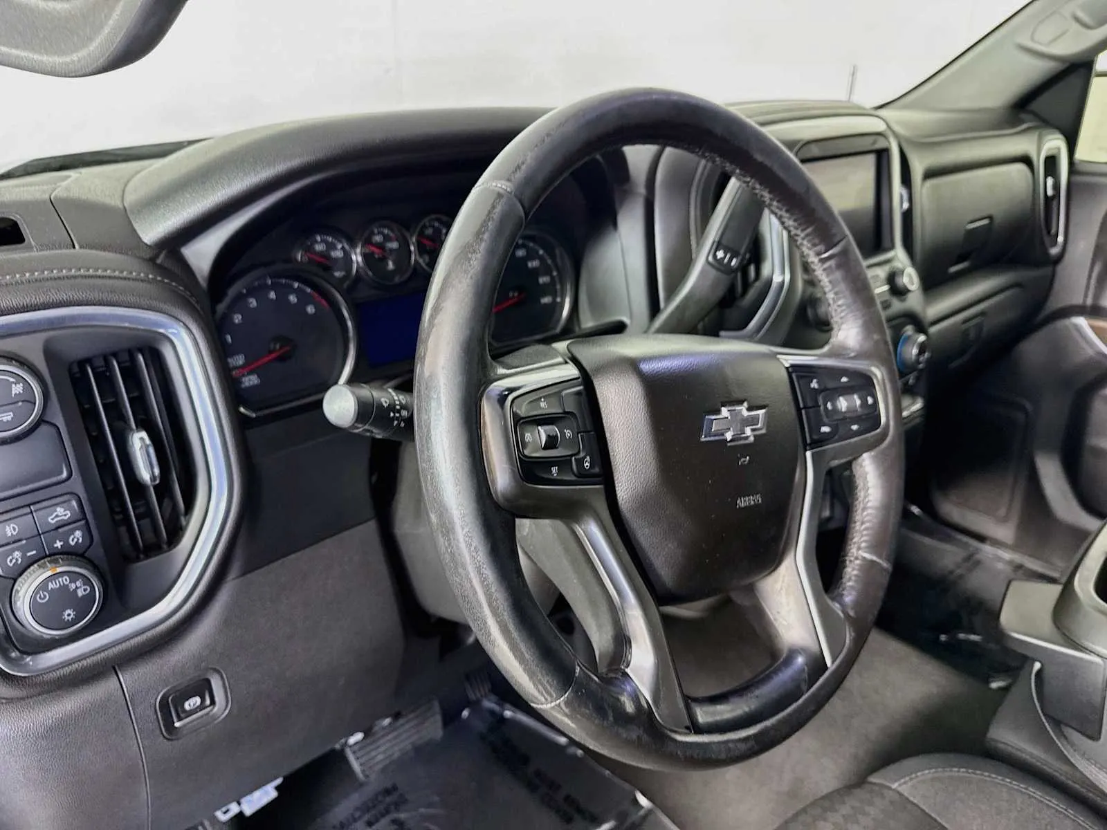 Chevrolet Silverado photo 9