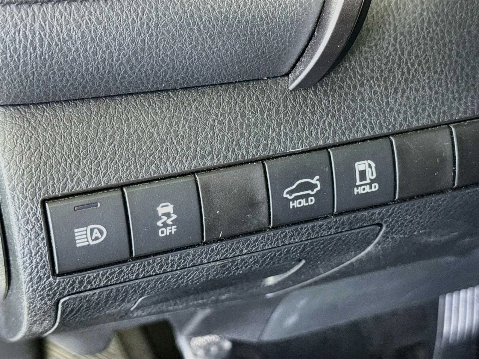 Toyota Camry photo 10