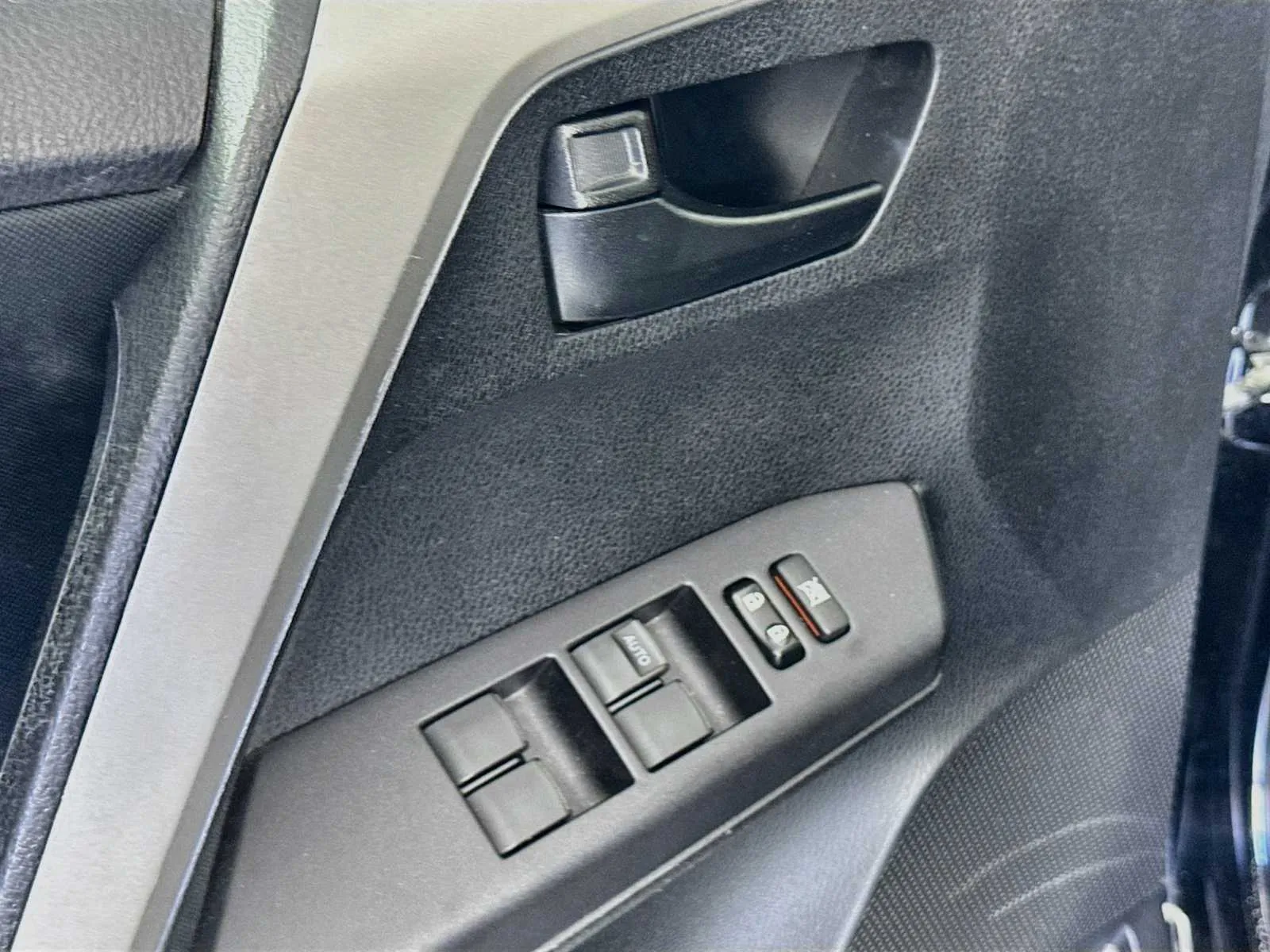 Toyota RAV4 photo 18