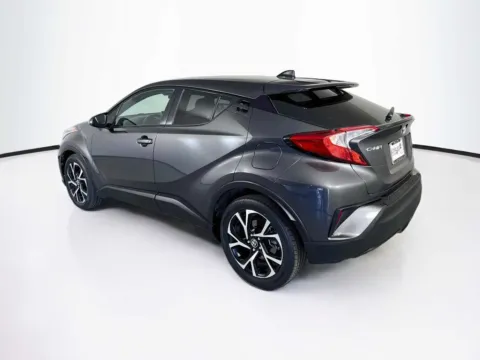 More photos of 2022 Toyota C-HR XLE at Unicars Honda, CA