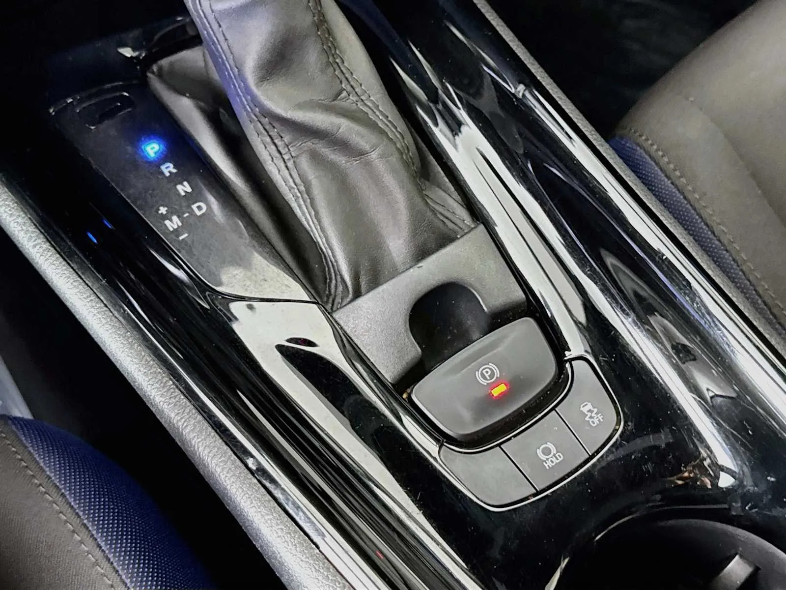 Toyota C-HR photo 17