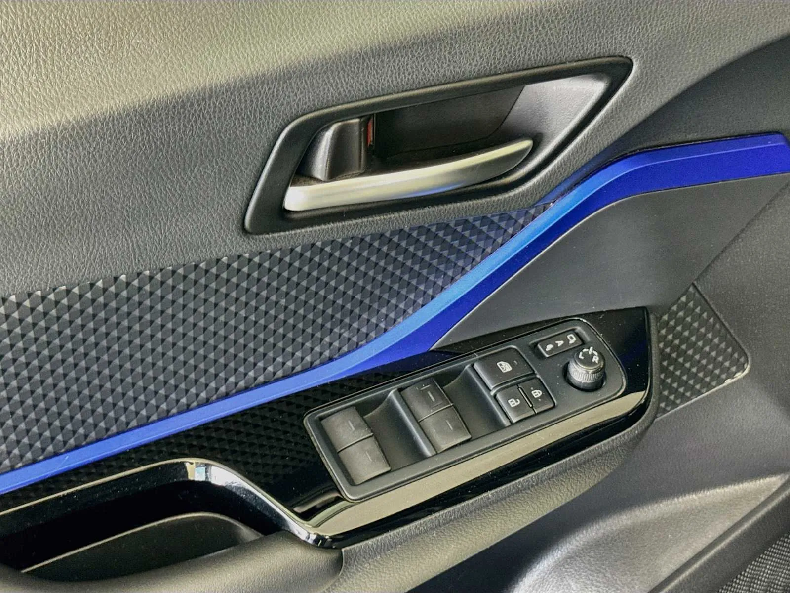 Toyota C-HR photo 18