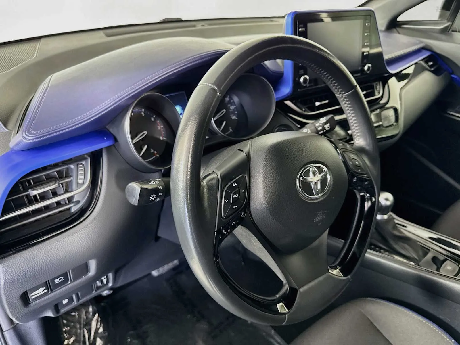 Toyota C-HR photo 9