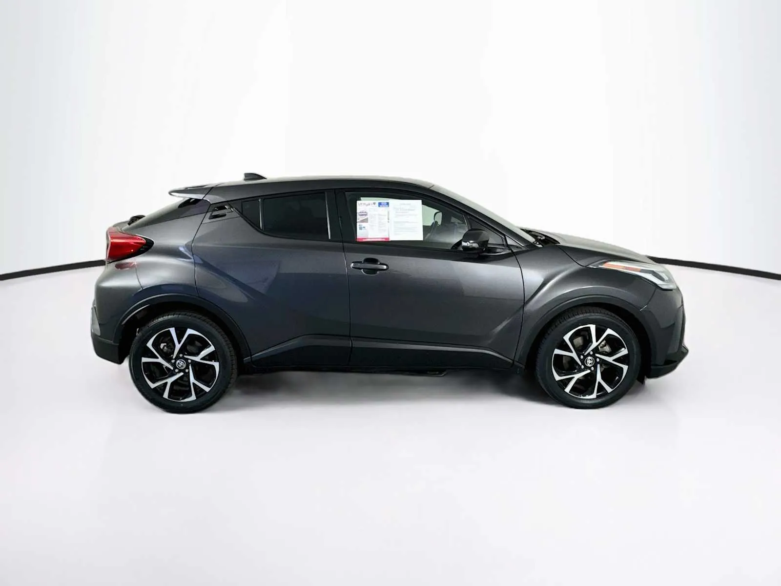 Toyota C-HR photo 8