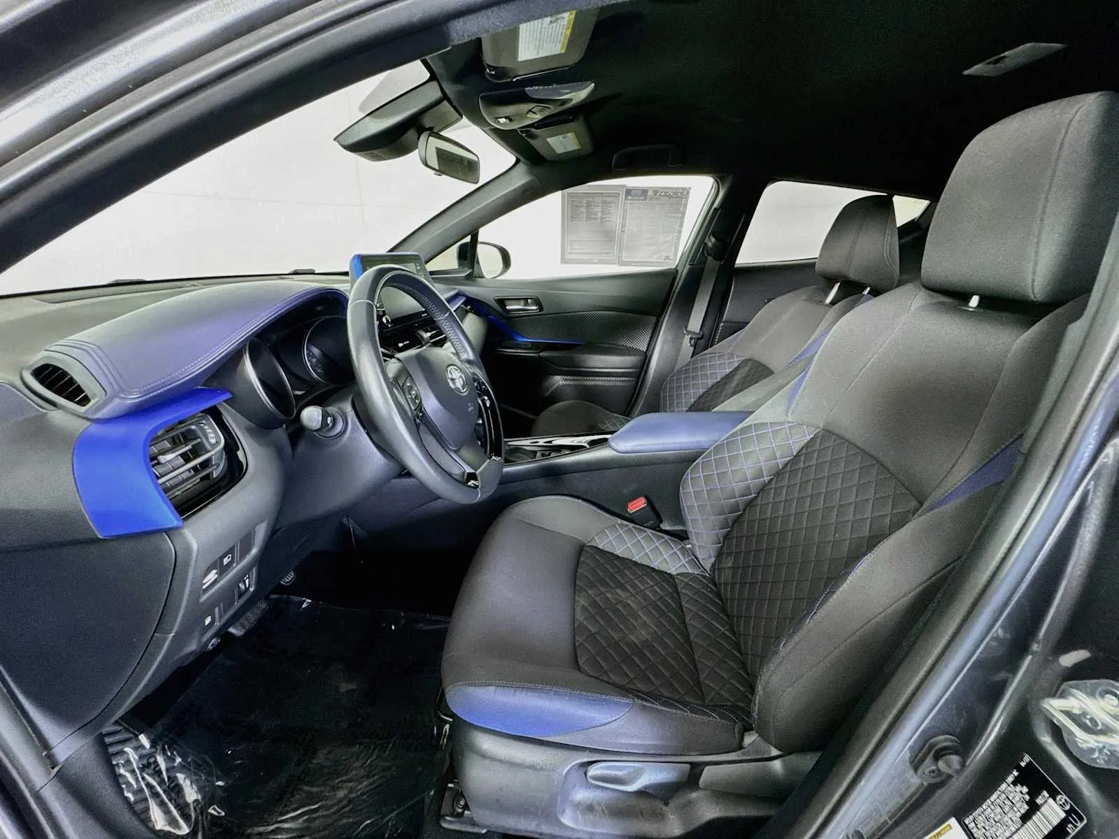Toyota C-HR photo 21