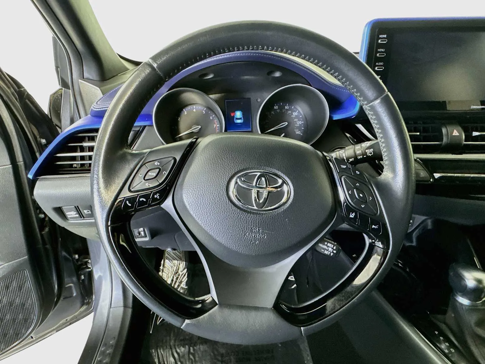 Toyota C-HR photo 11