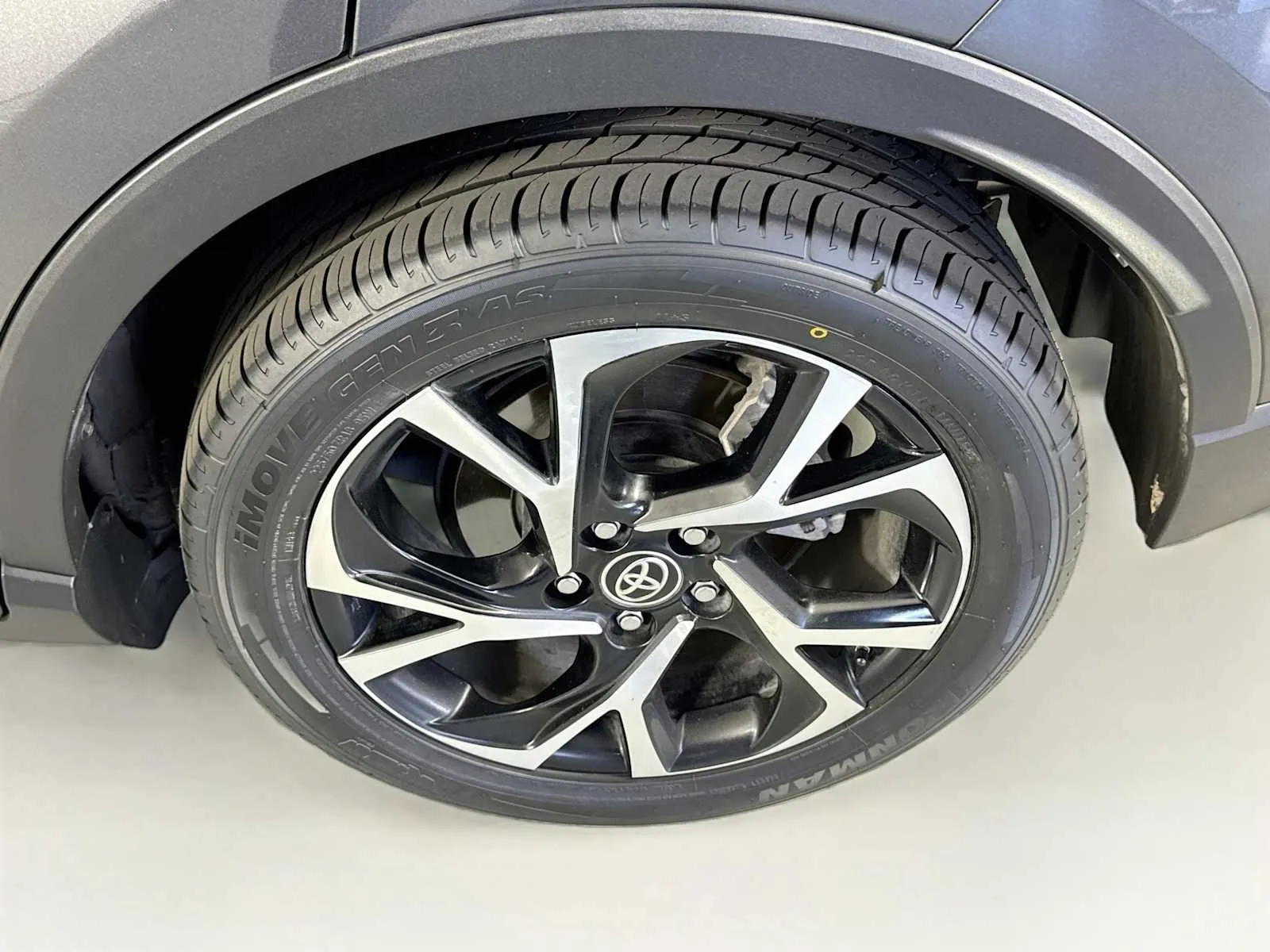 Toyota C-HR photo 31