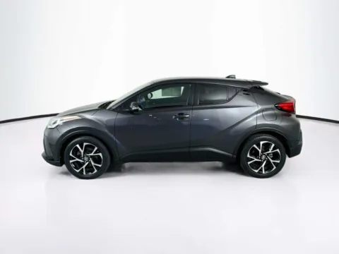 More photos of 2022 Toyota C-HR XLE at Unicars Honda, CA