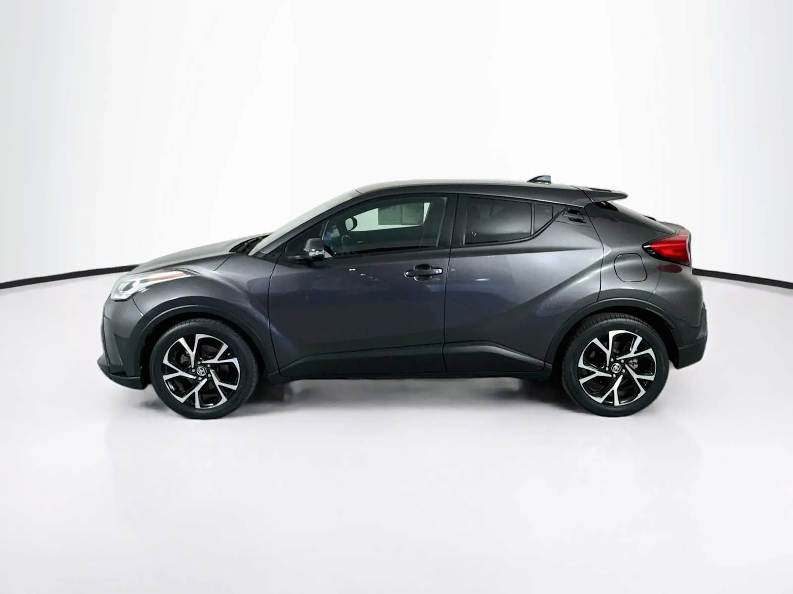 Toyota C-HR photo 4