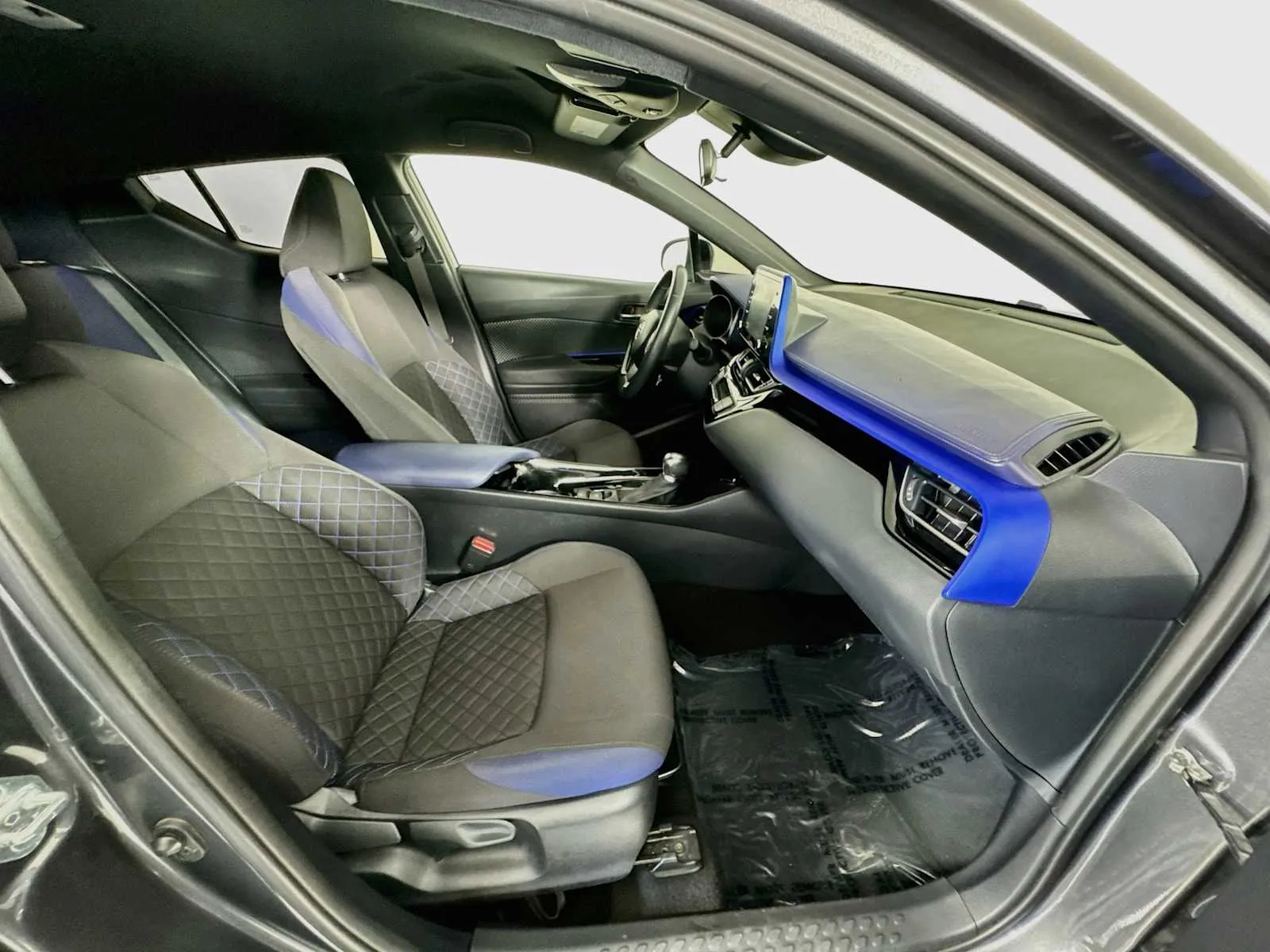 Toyota C-HR photo 28