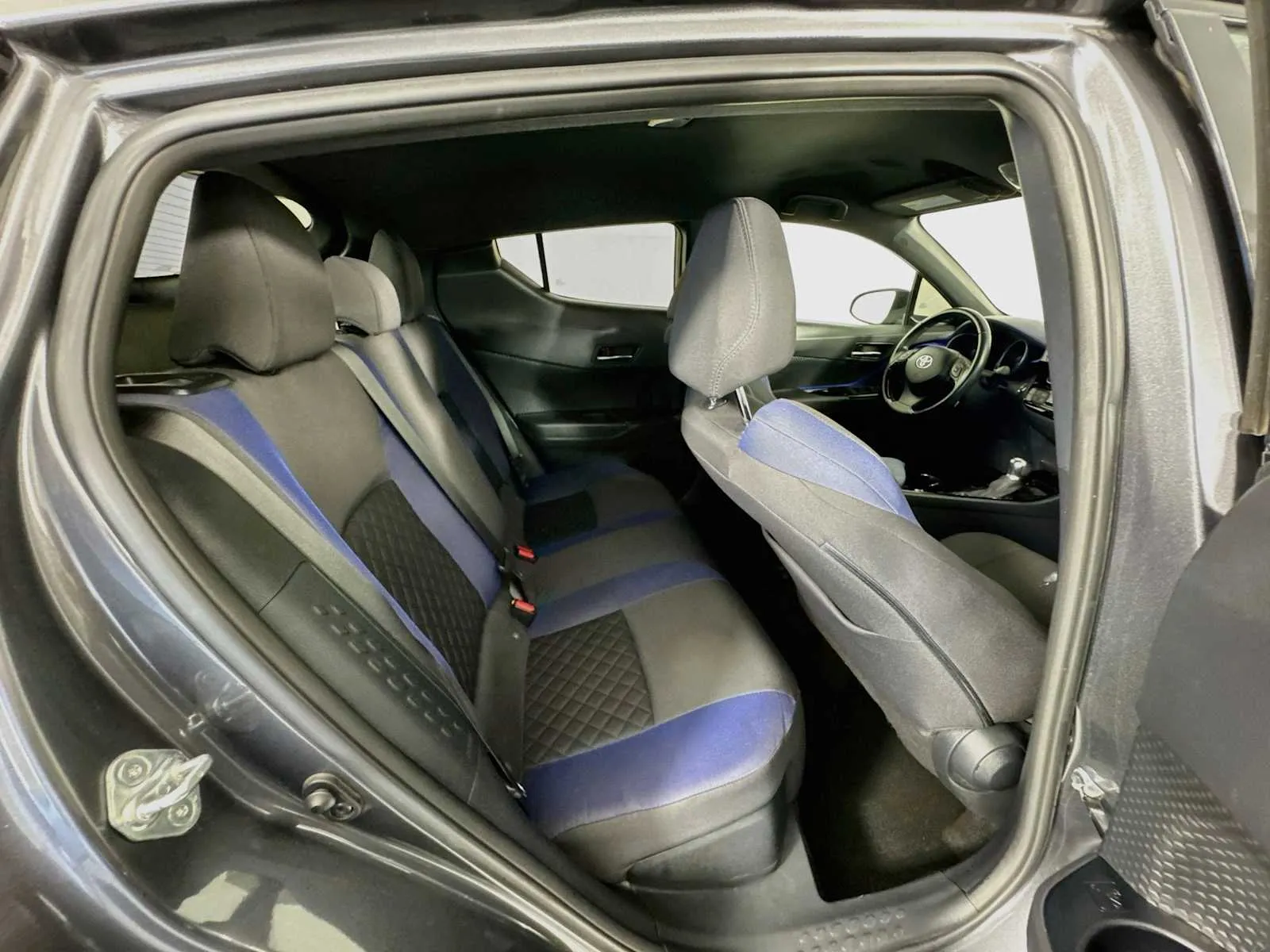 Toyota C-HR photo 27
