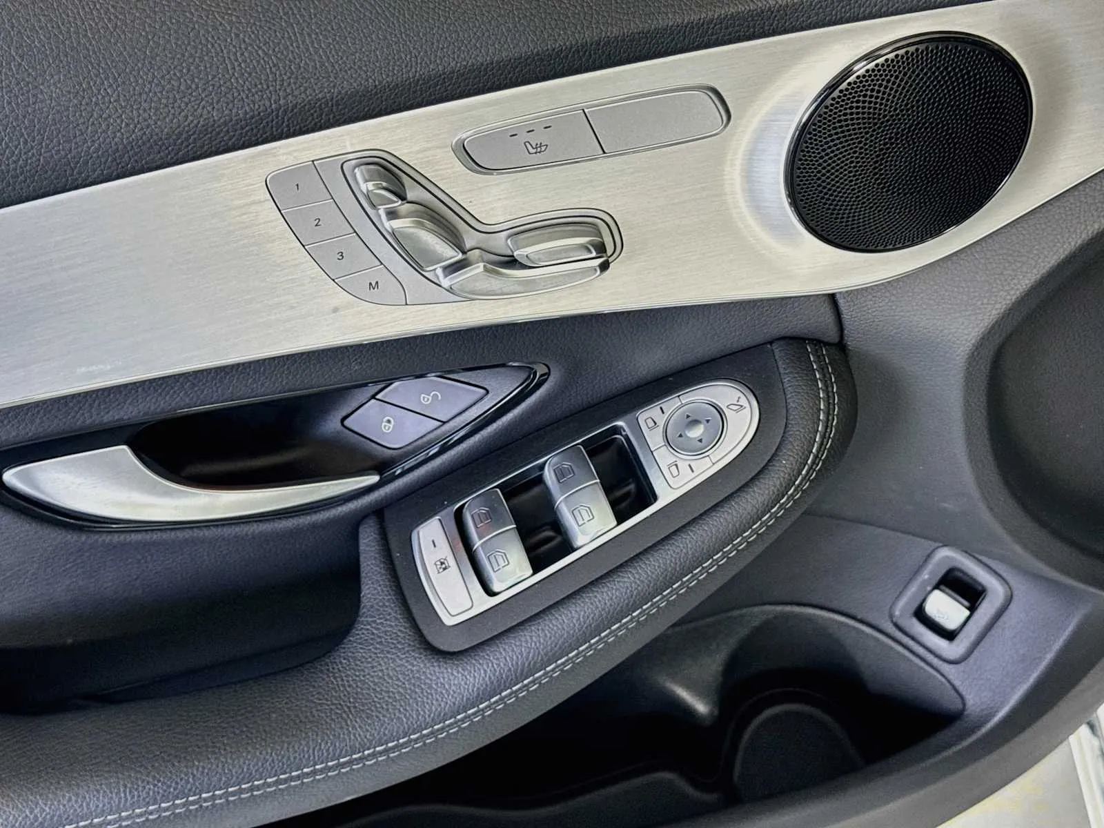 Mercedes-Benz C300 photo 18