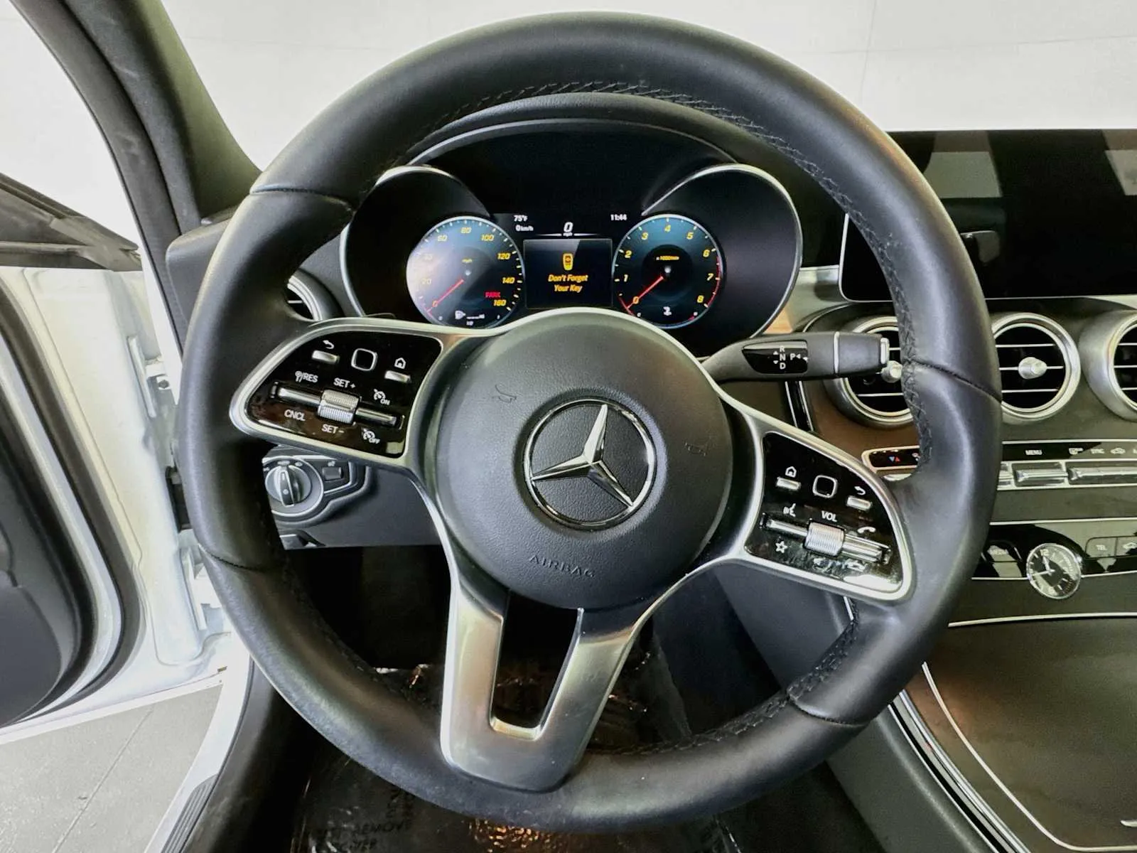 Mercedes-Benz C300 photo 11