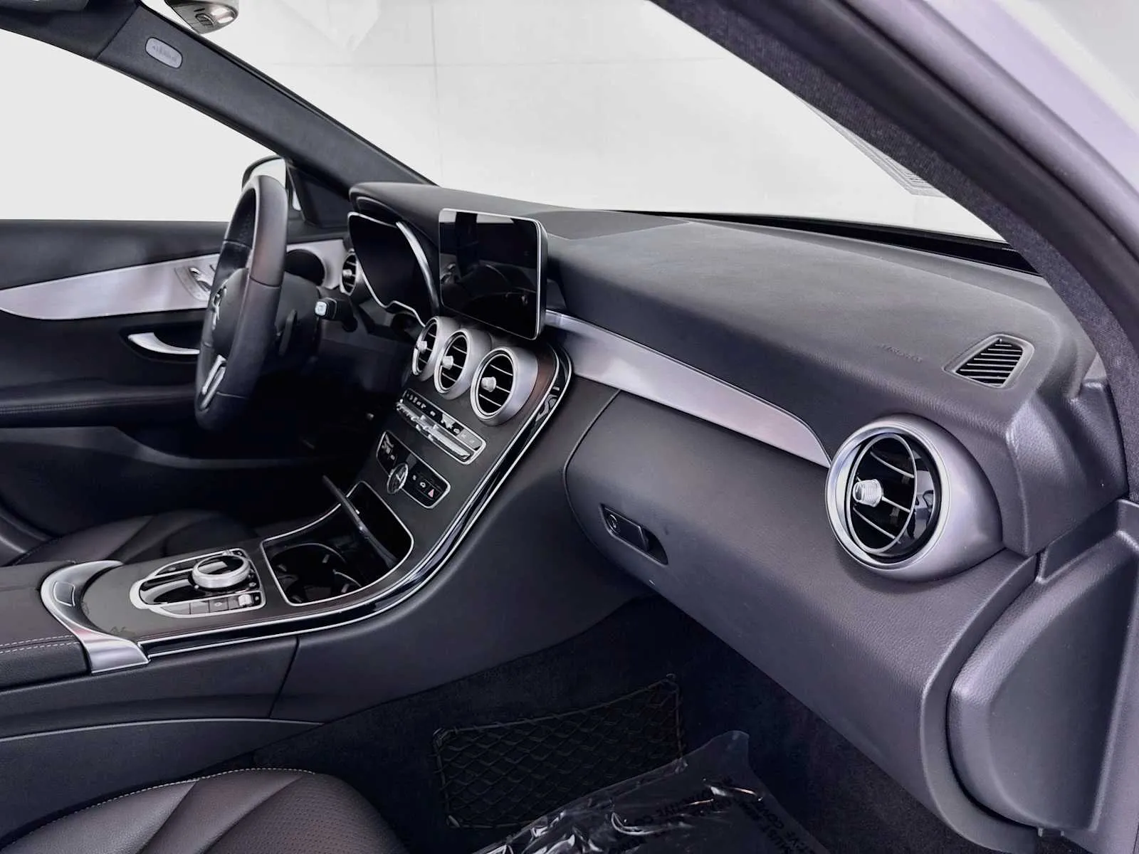 Mercedes-Benz C300 photo 32
