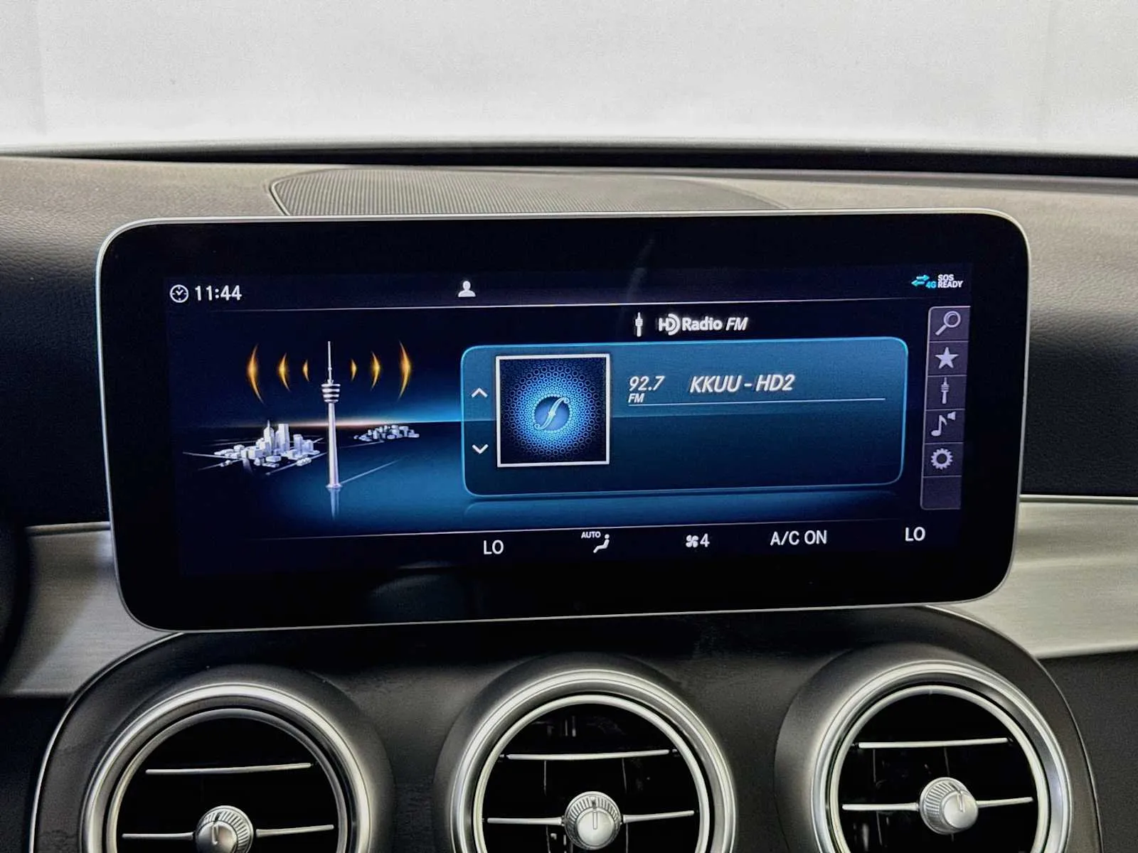 Mercedes-Benz C300 photo 15