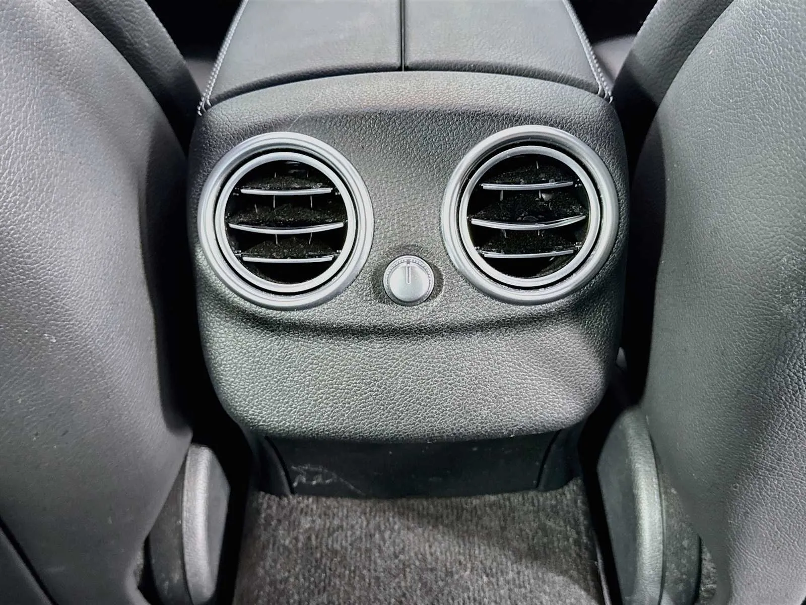 Mercedes-Benz C300 photo 26