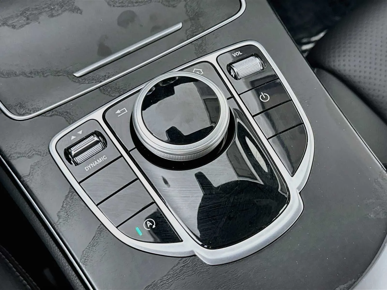 Mercedes-Benz C300 photo 17
