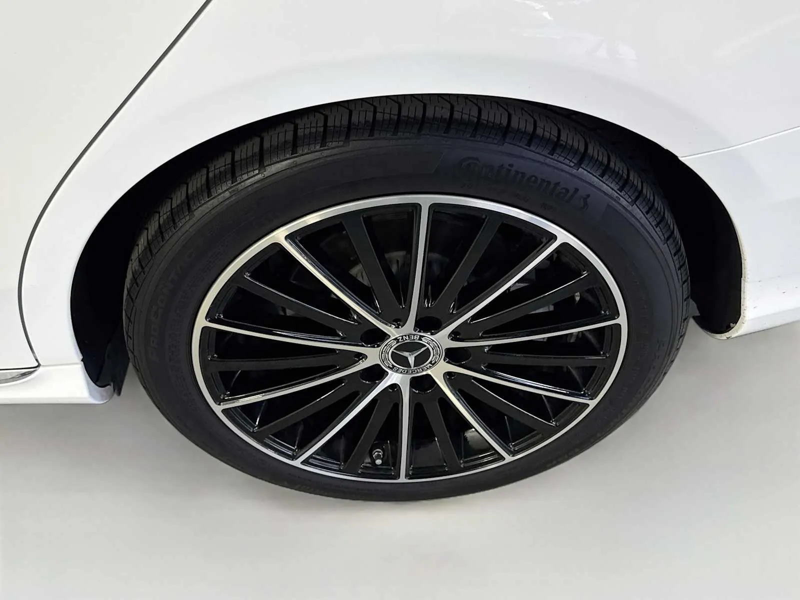 Mercedes-Benz C300 photo 34