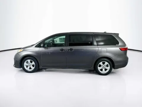 More photos of 2020 Toyota Sienna L at Unicars Honda, CA
