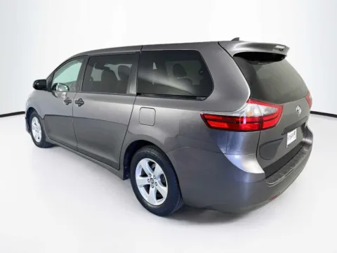 More photos of 2020 Toyota Sienna L at Unicars Honda, CA