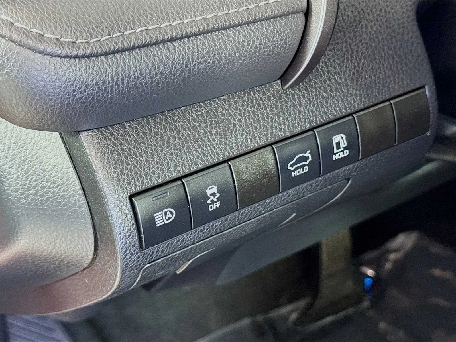 Toyota Camry photo 10