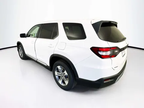 More photos of 2025 Honda Pilot EX-L at Unicars Honda, CA