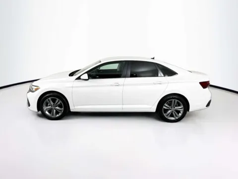 More photos of 2023 Volkswagen Jetta SE at Unicars Honda, CA