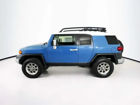More photos of 2013 Toyota FJ Cruiser at Unicars Honda, CA