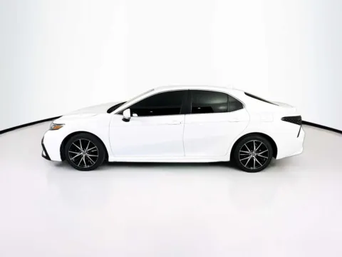 More photos of 2023 Toyota Camry SE at Unicars Honda, CA