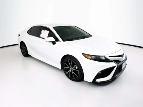 White 2023 Toyota Camry SE for sale in Indio, CA