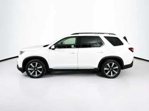 More photos of 2025 Honda Pilot Touring at Unicars Honda, CA