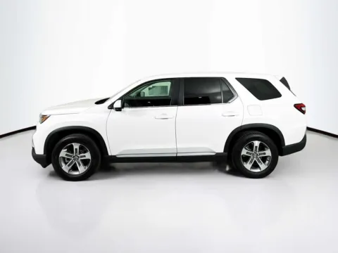 More photos of 2025 Honda Pilot EX-L at Unicars Honda, CA