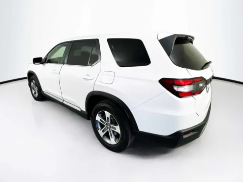 More photos of 2025 Honda Pilot EX-L at Unicars Honda, CA