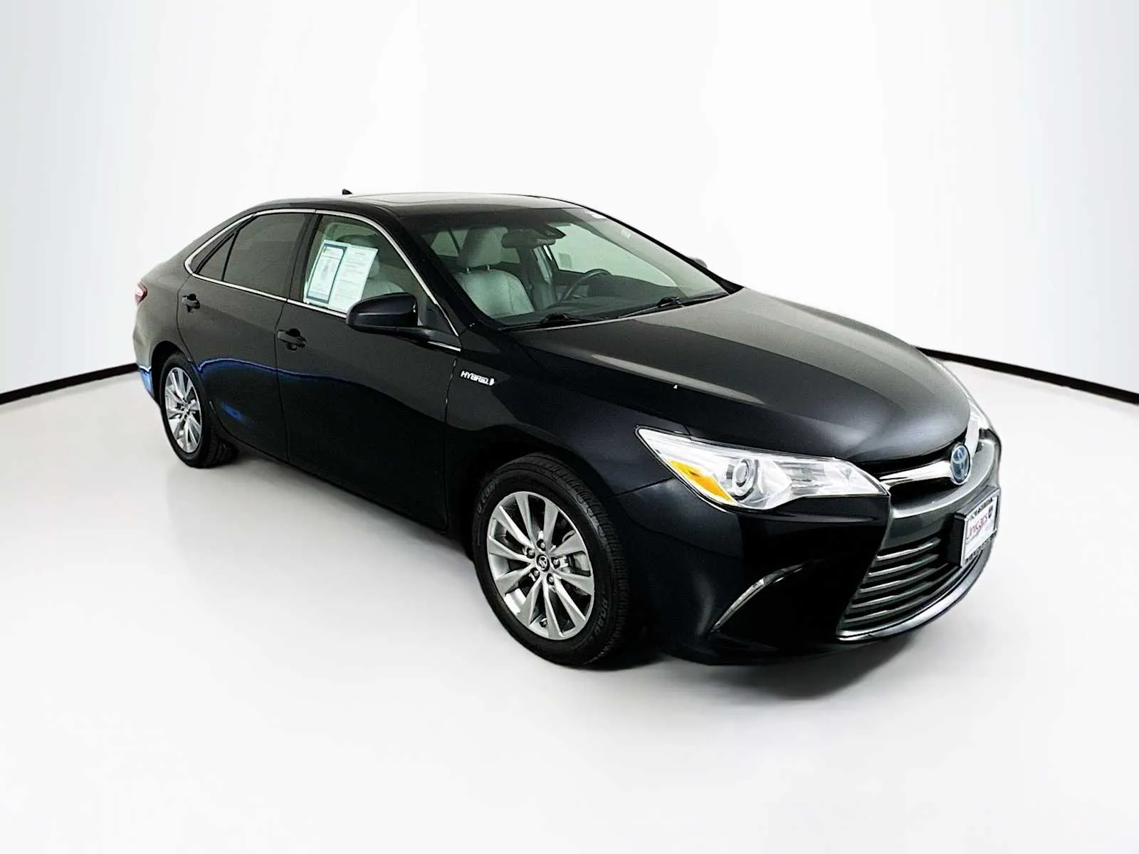 Black 2017 Toyota Camry Hybrid XLE for sale in Indio, CA