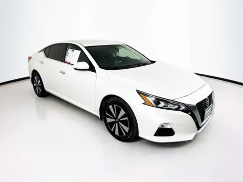 White 2022 Nissan Altima 2.5 SV for sale in Indio, CA