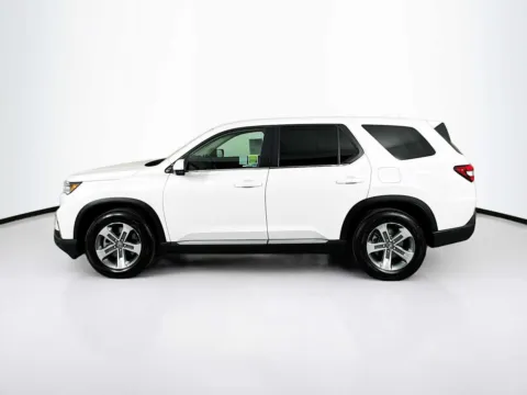 More photos of 2023 Honda Pilot EX-L 8 Passenger at Unicars Honda, CA