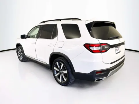 More photos of 2024 Honda Pilot Touring at Unicars Honda, CA